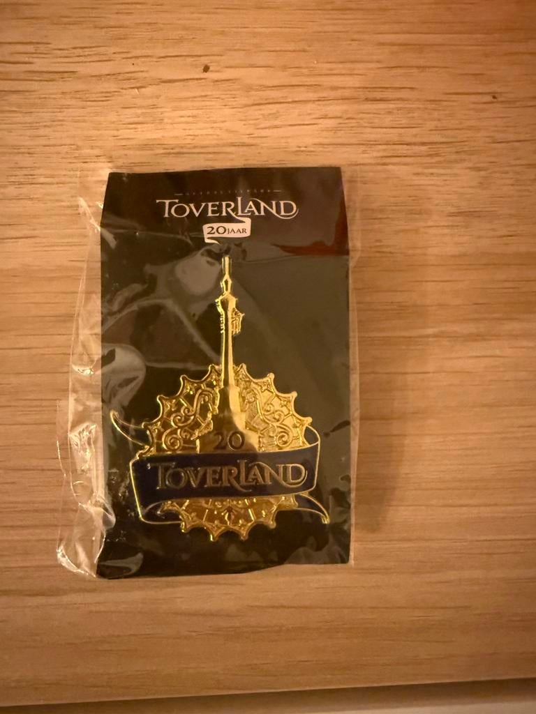 Toverland pin - 20 jaar toverland, Ophalen of Verzenden, Nieuw, Merk, Speldje of Pin