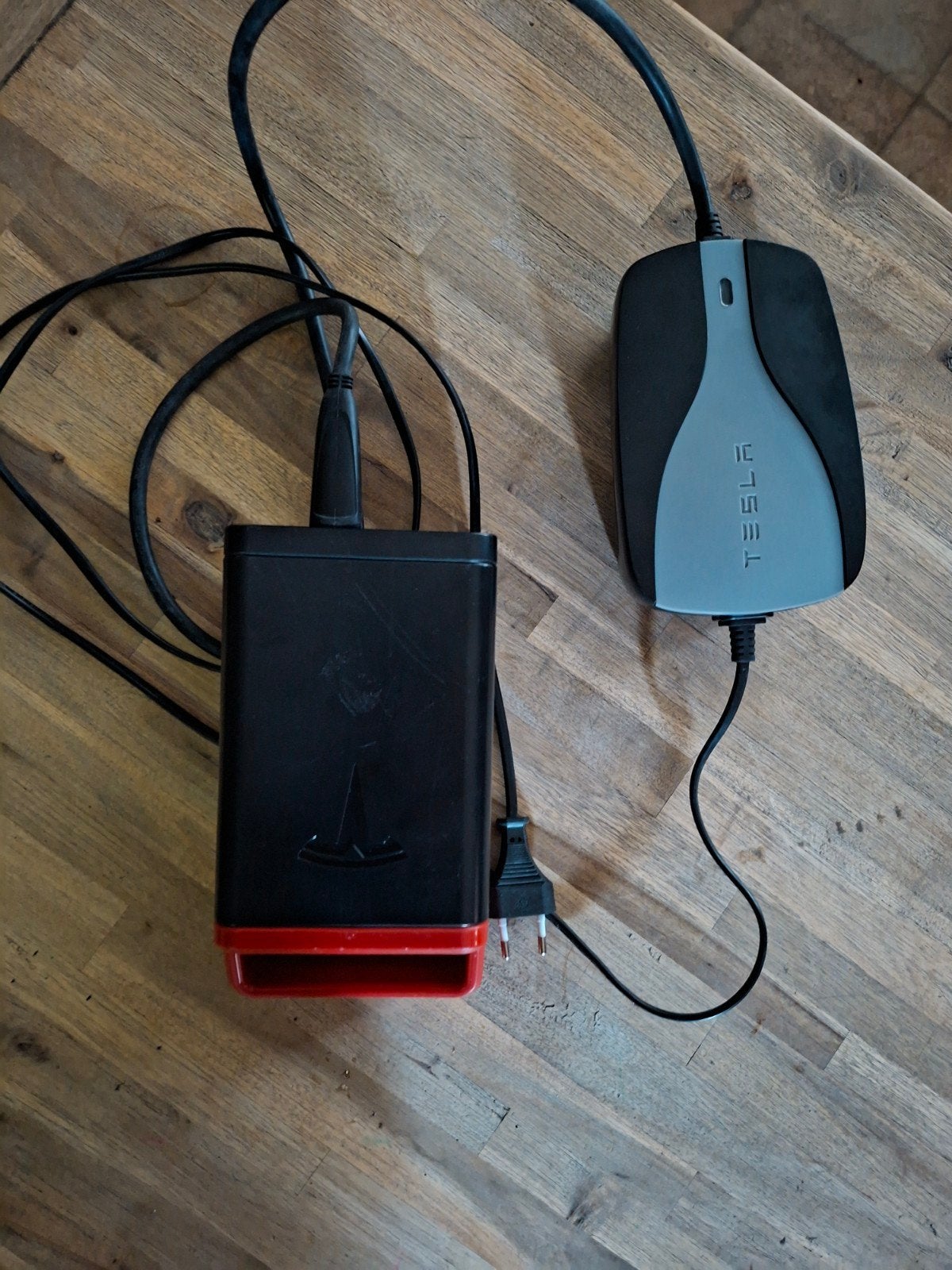 tesla acculader, Ophalen of Verzenden, Gebruikt