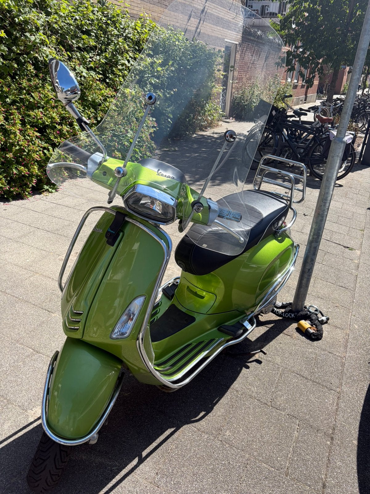 Vespa Sprint 2017 snor nieuwe banden + oliebeurt gehad, Ophalen, Zo goed als nieuw, Benzine