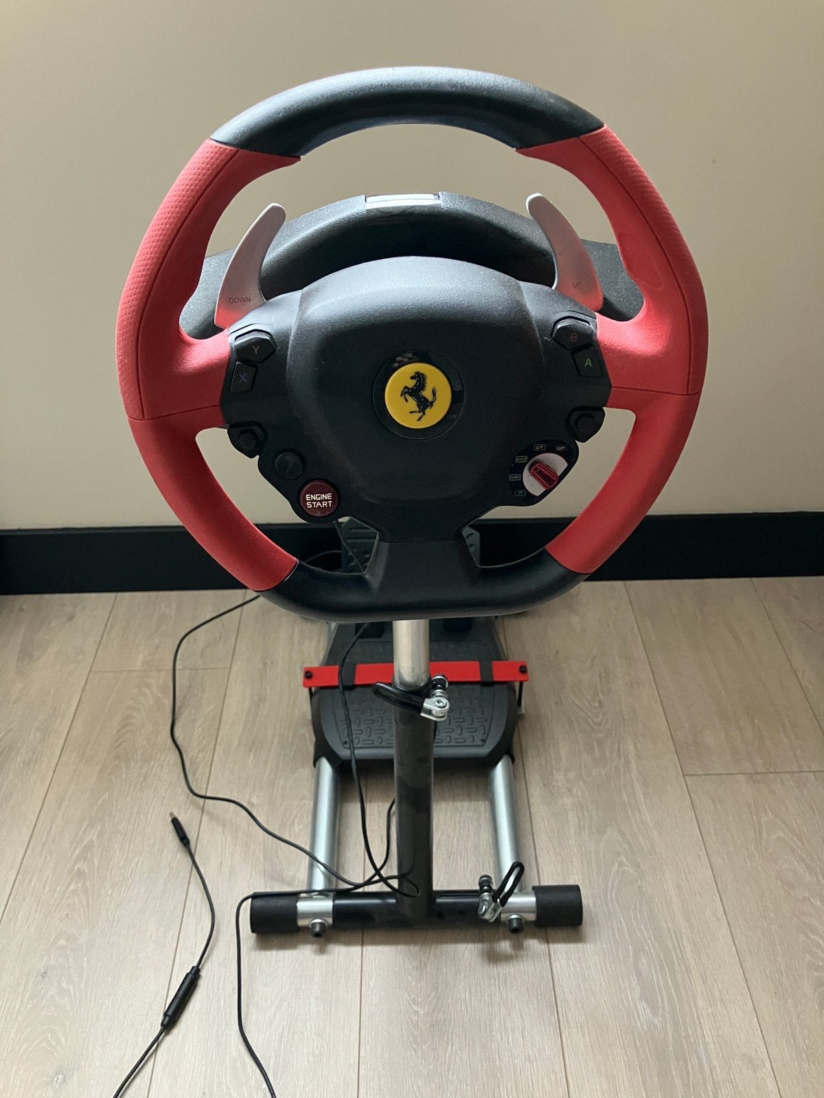 Ferrari 458 stuur + wheel stand pro, Spelcomputers en Games, Ophalen of Verzenden, Zo goed als nieuw, Stuurtje of Sportattribuut