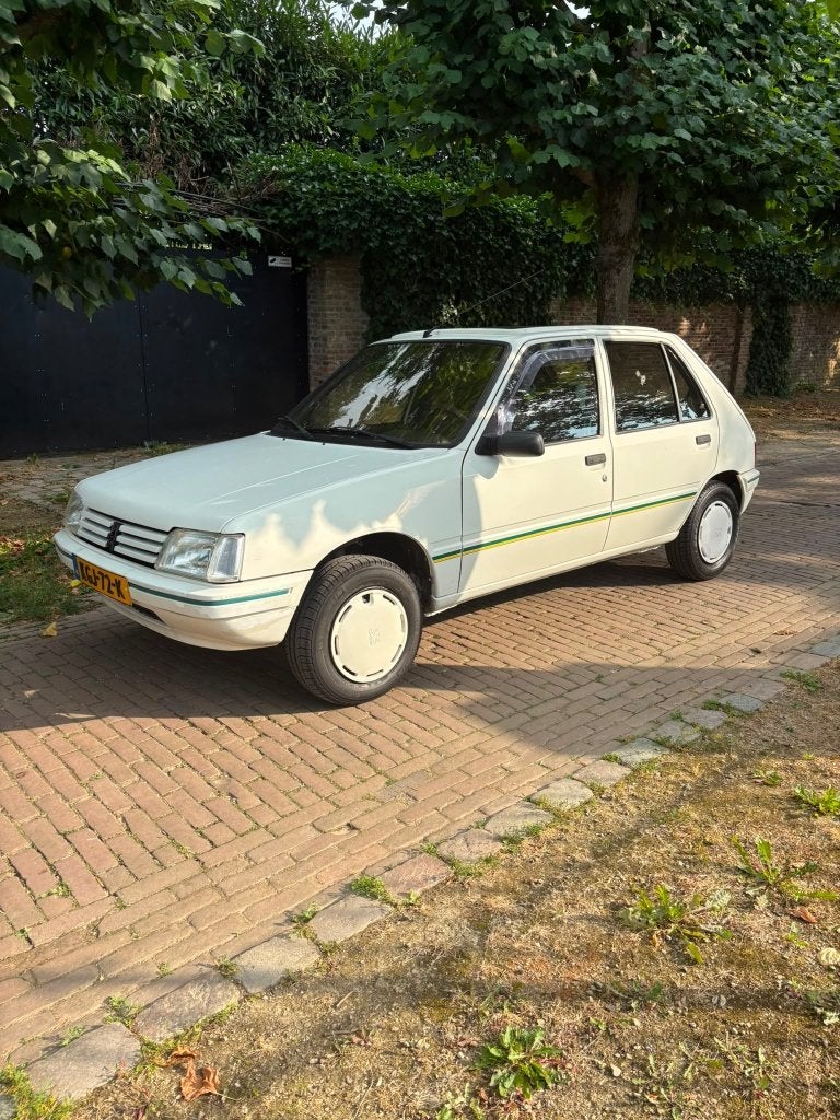 Peugeot 205