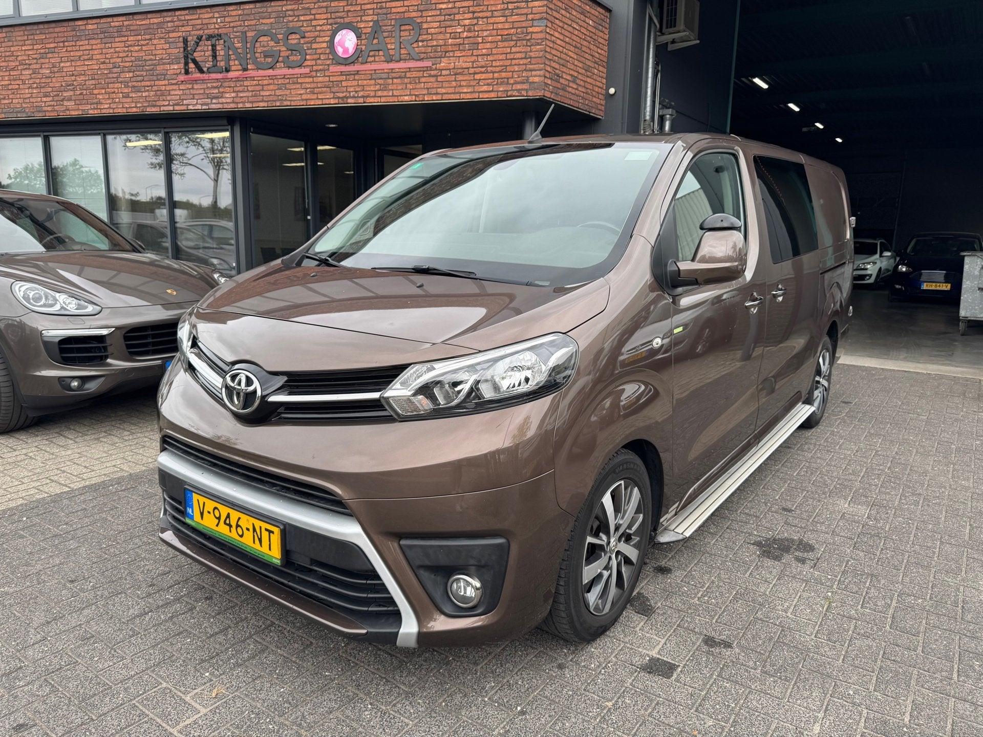 Toyota PROACE Worker 2.0 D-4D Professional Long DC AUTOMAAT, Auto's, Bestelauto's, Gebruikt, Euro 6, Origineel Nederlands, Bedrijf