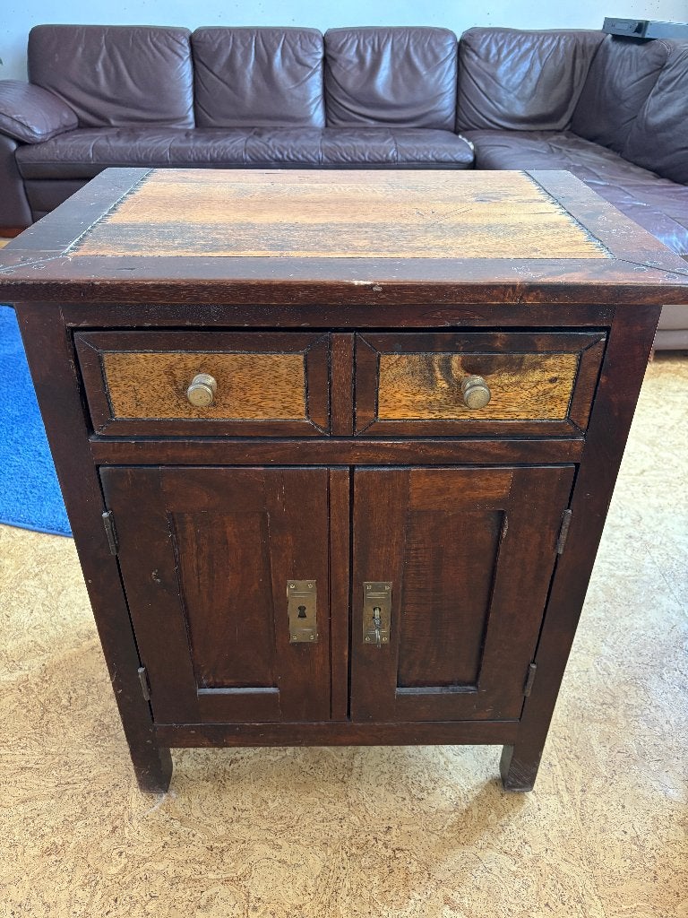 Brocante kastje, Ophalen