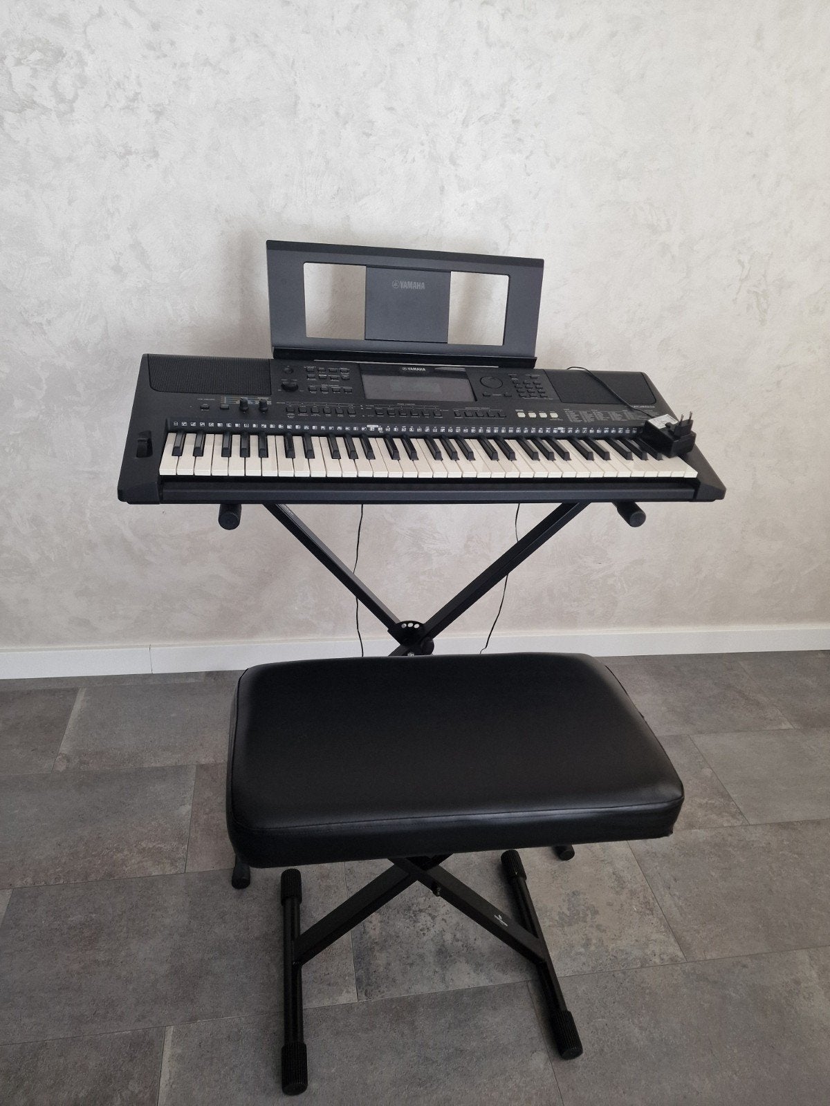 Yamaha PSR-E453 Keyboard met standaard en krukje, Muziek en Instrumenten, Keyboards, Ophalen, 61 toetsen, Yamaha, Zo goed als nieuw