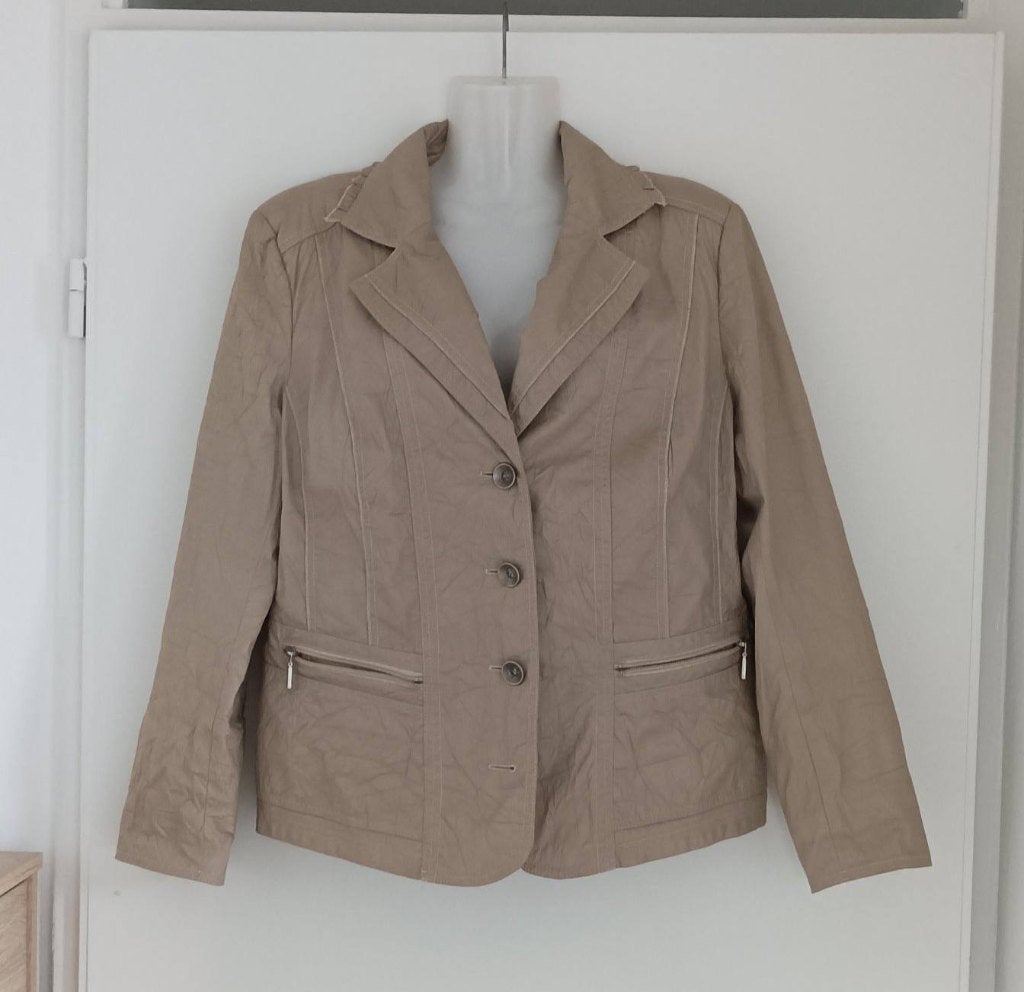 Stijlvol Beige Jasje/Blazer met Ritsdetails - Maat M, Kleding | Dames, Maat 38/40 (M), Beige, Ophalen of Verzenden, Gedragen