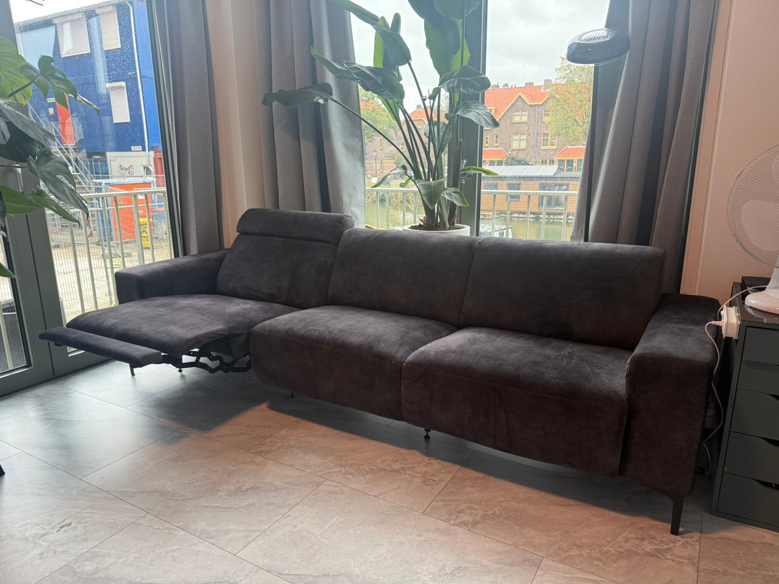 Te koop ruime moderne relaxbank Comfort en Stijl in één, Huis en Inrichting, Ophalen, Zo goed als nieuw, Stof