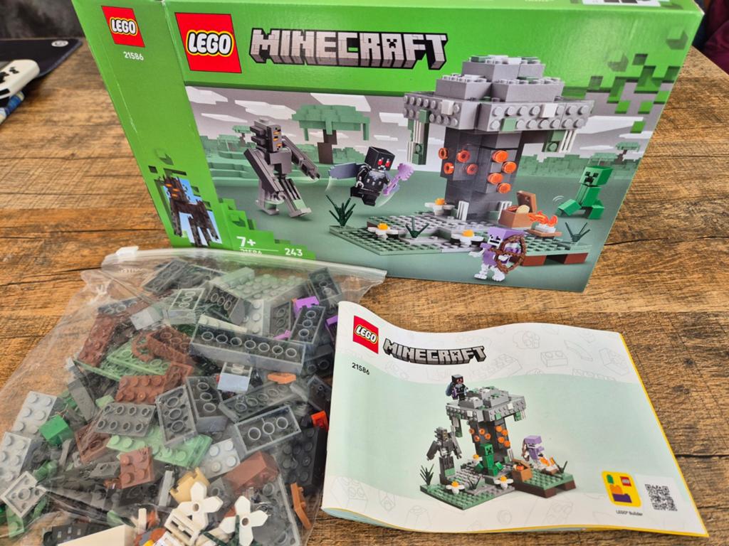 LEGO Minecraft 21186 Het IJskasteel - Compleet met doos, Ophalen of Verzenden, Zo goed als nieuw, Overige typen
