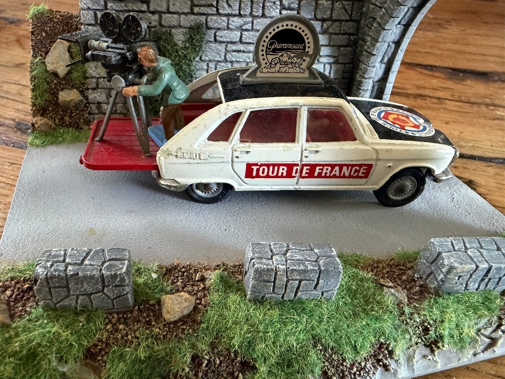 Renault 16 Tour de France camera auto Paramount Corgi, Hobby en Vrije tijd, Modelauto's | 1:43, Ophalen of Verzenden, Gebruikt