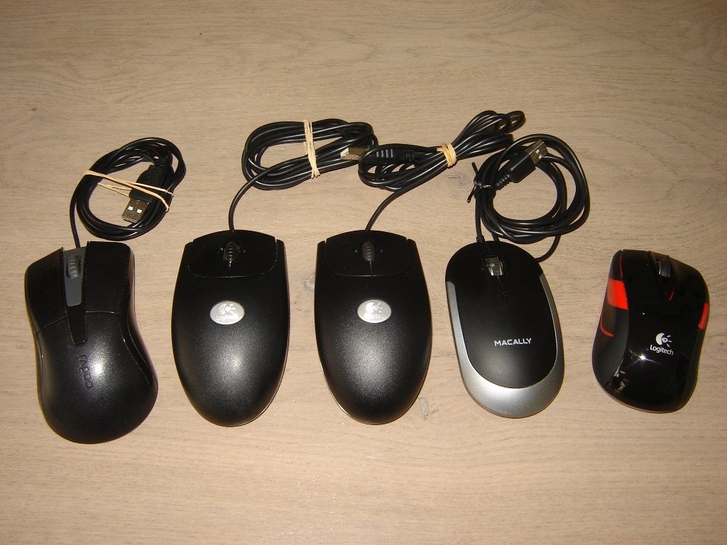 LOGITECH MUIS EN ANDERE !!!, Computers en Software, Muis, ‘LOGITECH’, Ophalen of Verzenden, Zo goed als nieuw