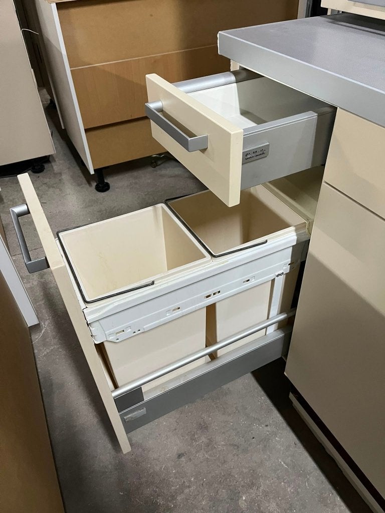 Keuken Compleet met APP 120Keukens op voorraad Nr. 2807, Ophalen, Zo goed als nieuw, Hoekkeuken, Met kookeiland