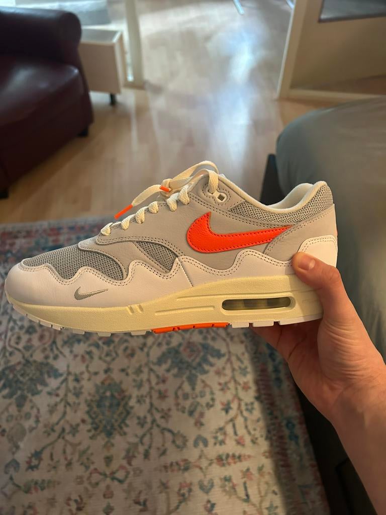 Patta X Nike Air Max 1 (White/Hyper Crimson-Pure Platinum), Wit, Nieuw, Ophalen of Verzenden, Sneakers of Gympen