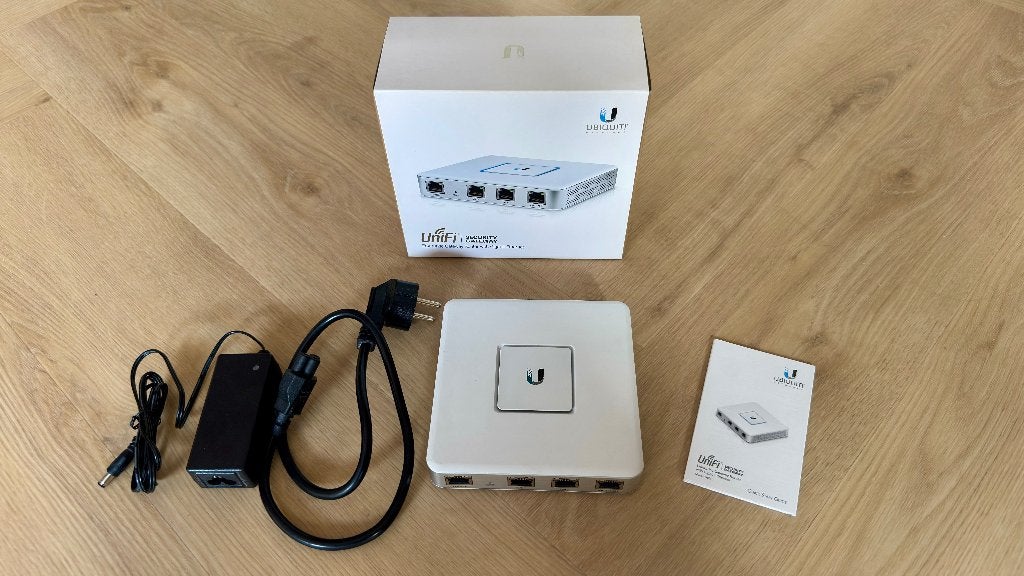 Ubiquiti UniFi Security Gateway USG-3P | compleet in doos, Ophalen, Zo goed als nieuw, Router, Ubiquiti