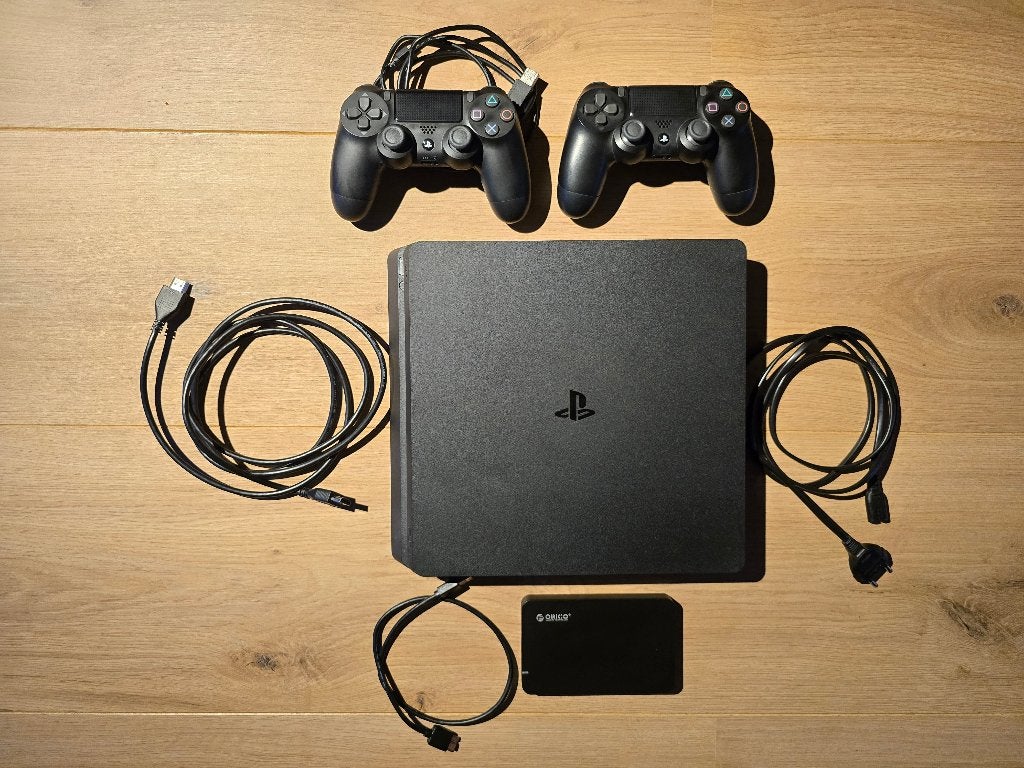 PlayStation 4 (Slim) 500 GB met 1TB SSD en 2 controllers, Ophalen, Met 2 controllers, Slim, Met harde schijf