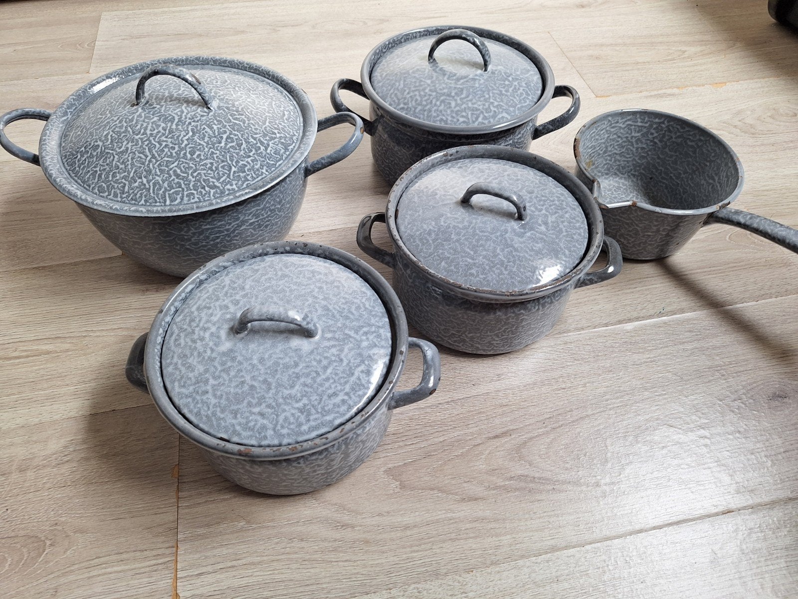 Oude grijs gewolkte pannenset (4 kookpannen + steelpan), Huis en Inrichting, Ophalen, Gebruikt, Pannenset, Met deksel