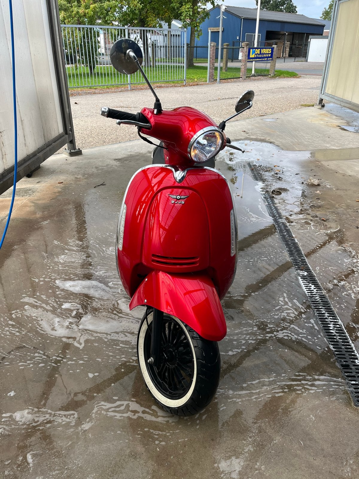 Rode DJJD Avantgarde Scooter - Zo goed als nieuw, Fietsen en Brommers, Ophalen of Verzenden, Zo goed als nieuw, Benzine, Overige merken