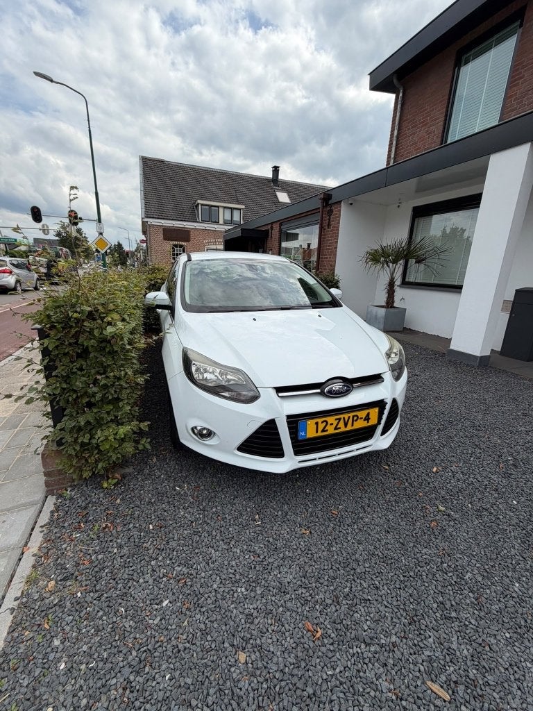 Foto 2 van Ford Focus 1.0 Ecoboost 92KW 5D 2013 Wit