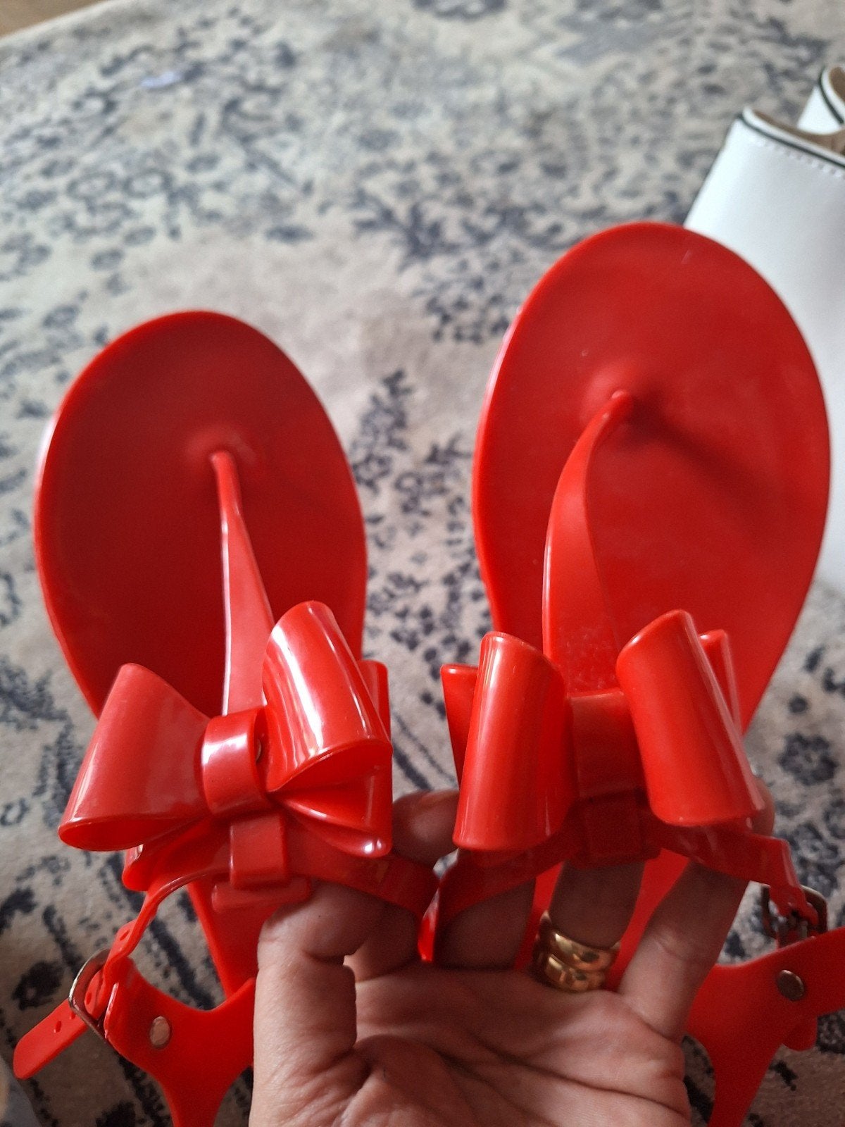 Rode sandalen met strik - Maat 38, Kleding | Dames, Ophalen of Verzenden, Gedragen, Rood, Sandalen of Muiltjes