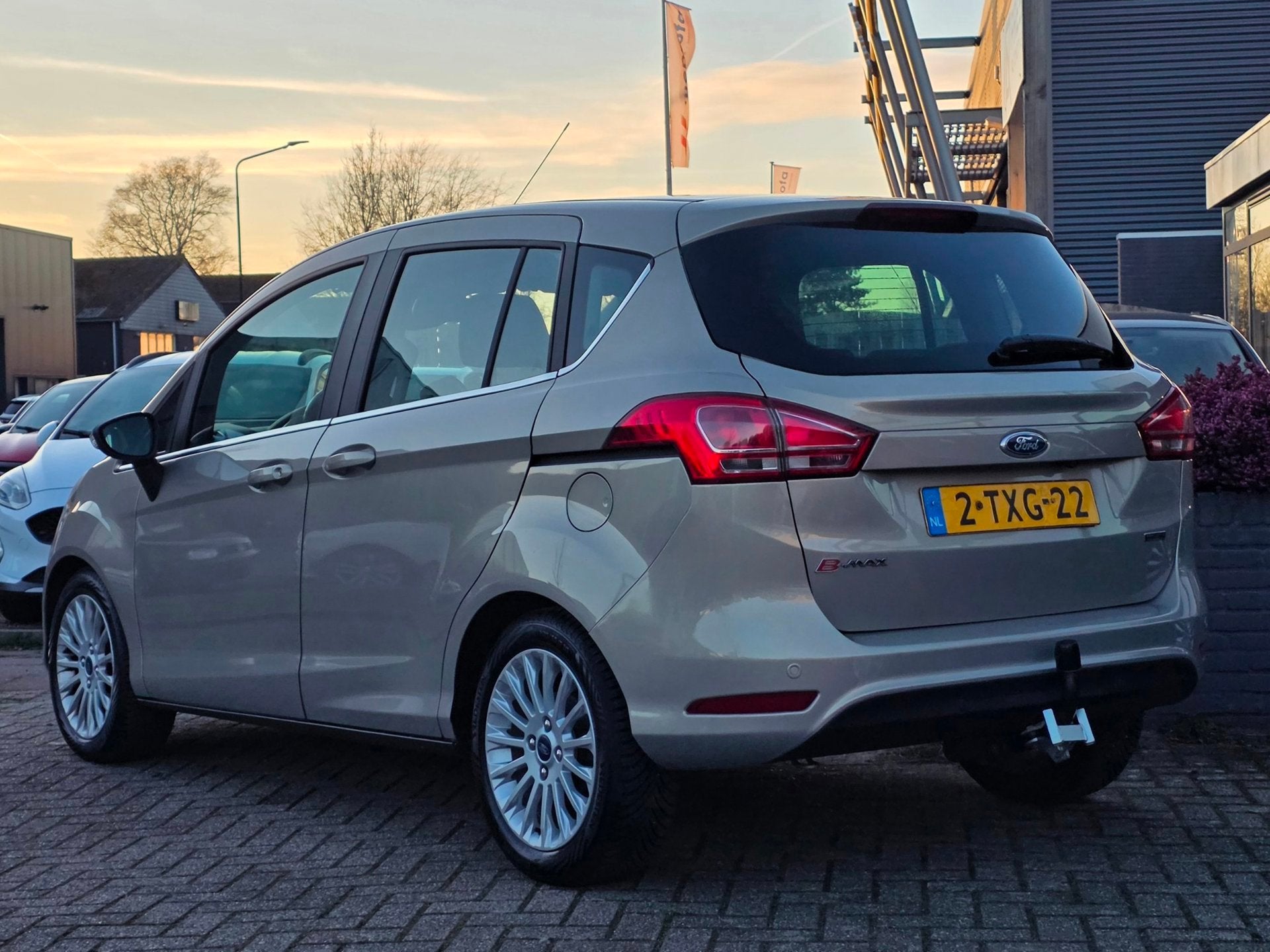 Ford B-Max 1.0 EcoBoost Titanium |CLIMA|CRUISE|NAVI|TREKHAAK, Auto's, Ford, Voorwielaandrijving, Euro 5, Gebruikt, 750 kg