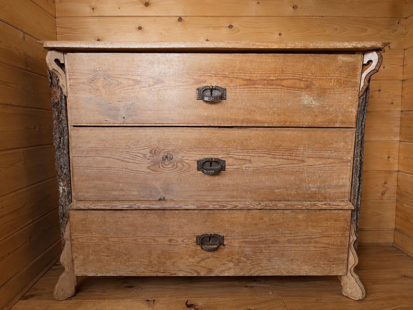 Robuuste houten ladekast/ commode 140 cm breed, Ophalen, Gebruikt, 100 tot 150 cm, 5 laden of meer