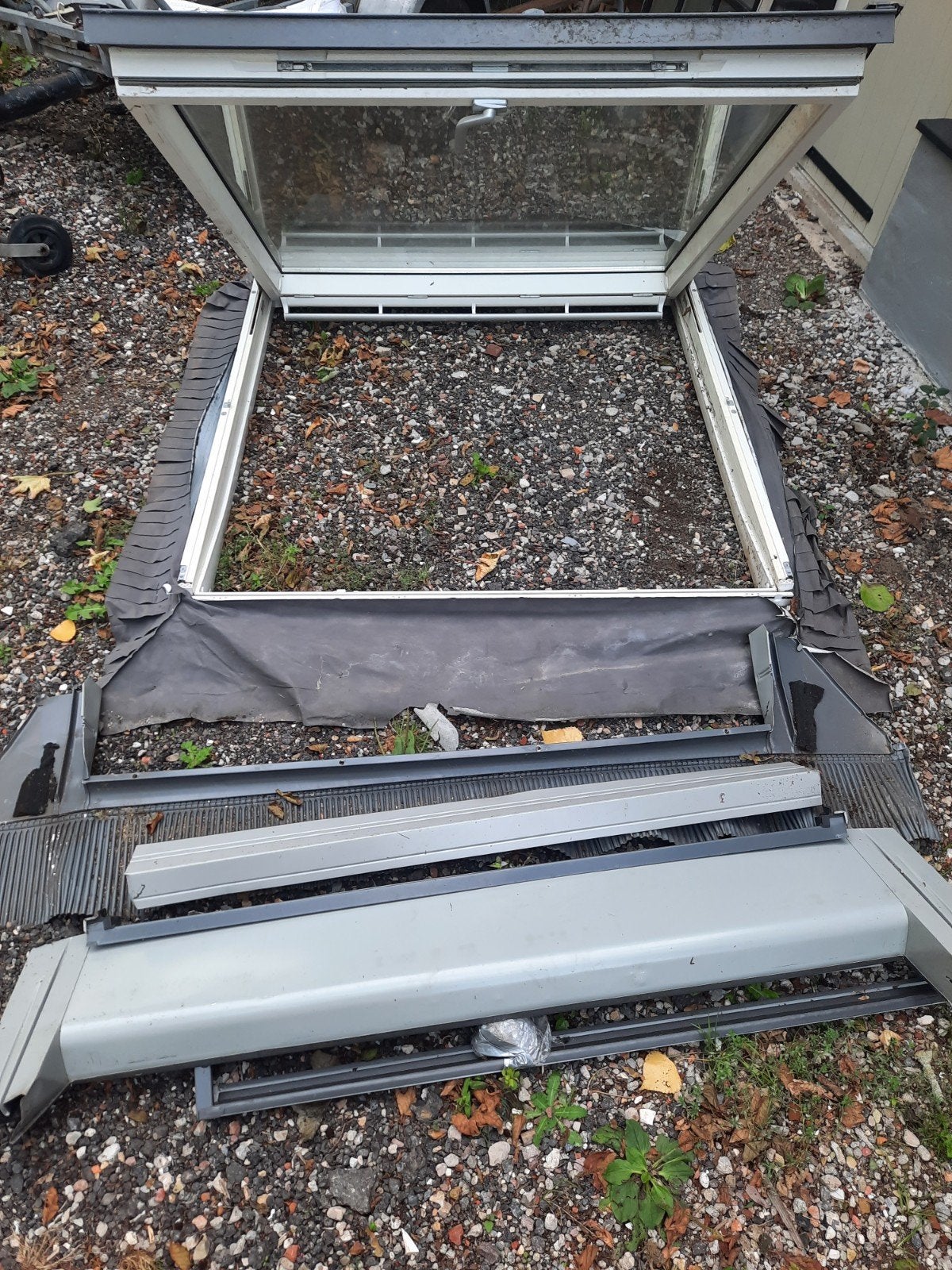 Velux Dakraam Kantel- en Openslaand Wit Kunststof 134x140cm, Doe-het-zelf en Verbouw, Gebruikt, 120 tot 160 cm, Ophalen of Verzenden