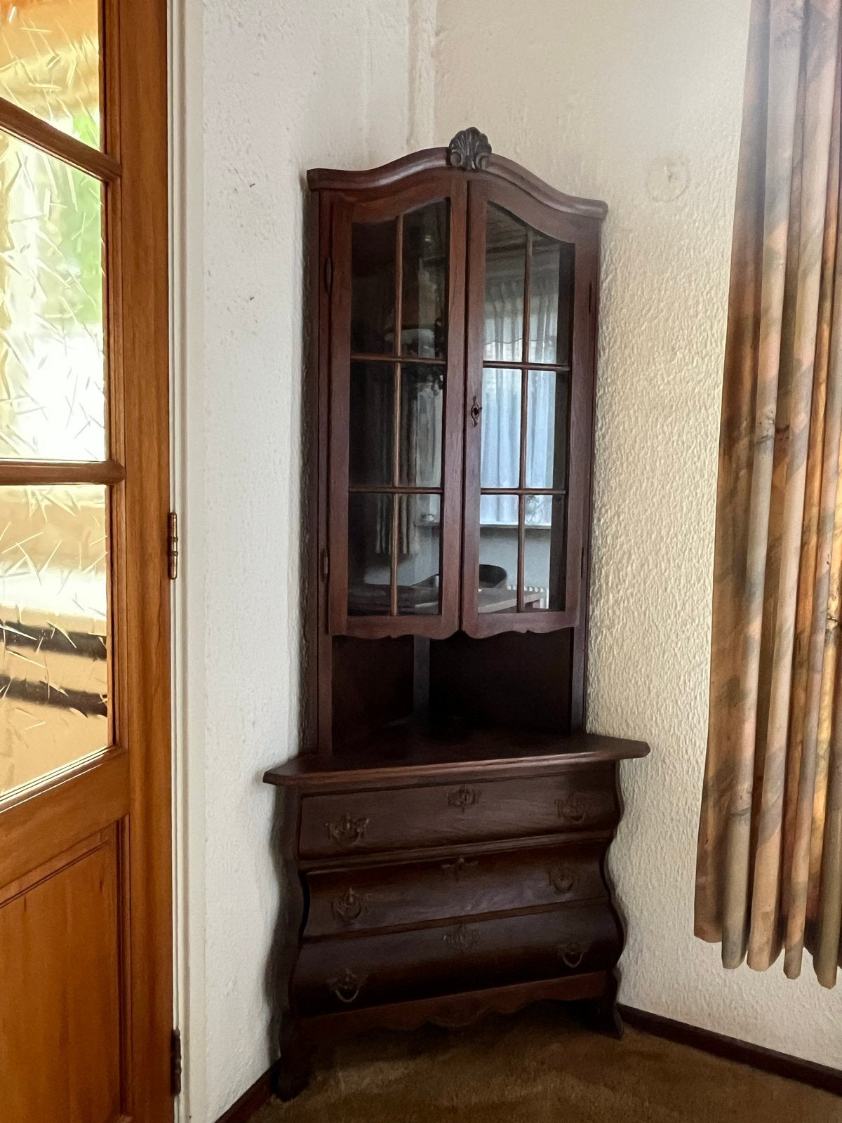 Antieke hoekkast met vitrine en lades, Ophalen, Hoekmodel, Gebruikt, 50 tot 100 cm