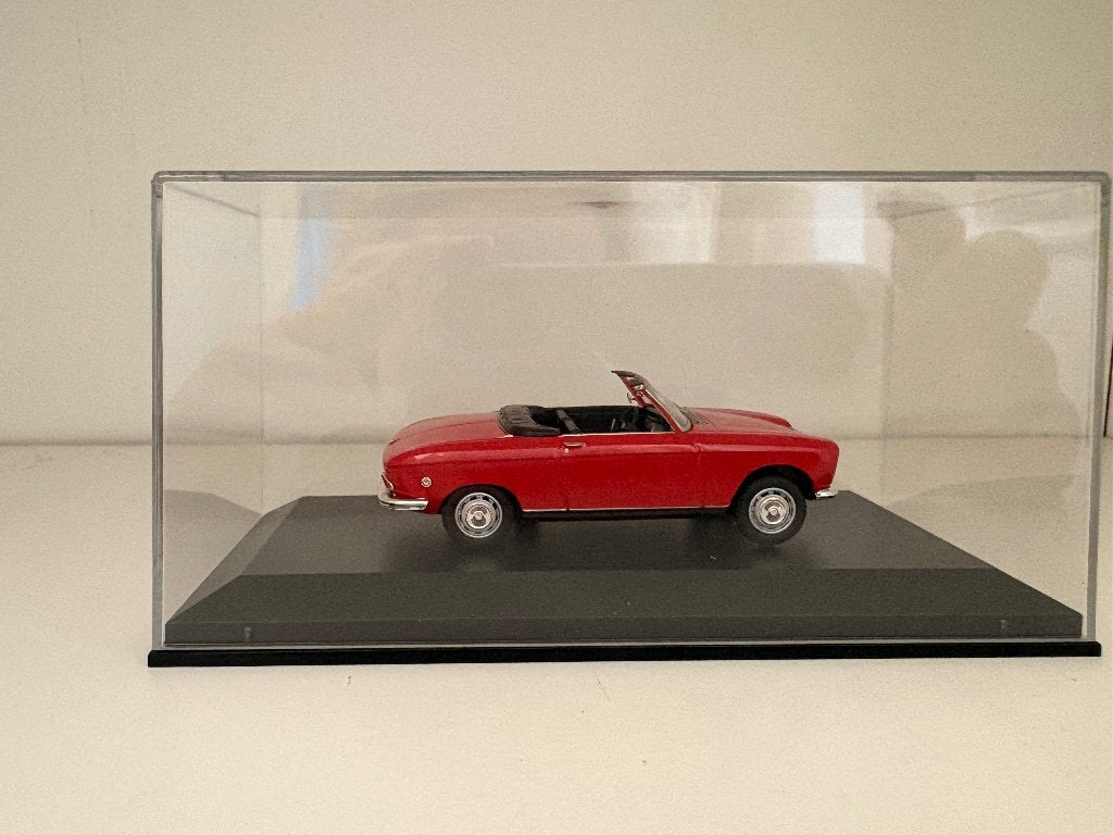 Modelauto Peugeot 204 cabriolet rood, Hobby en Vrije tijd, Modelauto's | 1:43, Ophalen of Verzenden, Zo goed als nieuw, Auto, Overige merken