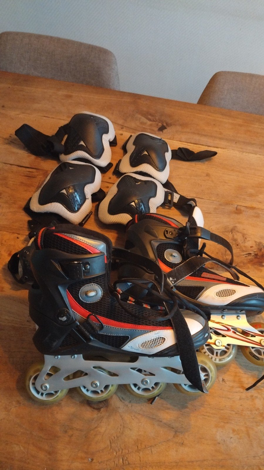 Skeelers met beschermset - Maat 41, Sport en Fitness, Schaatsen, Overige merken, Overige typen, Ophalen of Verzenden, Zo goed als nieuw