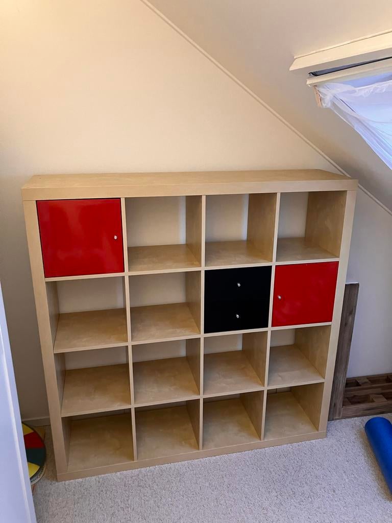 IKEA Kallax boekenkast 4x4 berken met deurtjes/lades, Ophalen, Gebruikt, 100 tot 150 cm, Modern scandinavisch