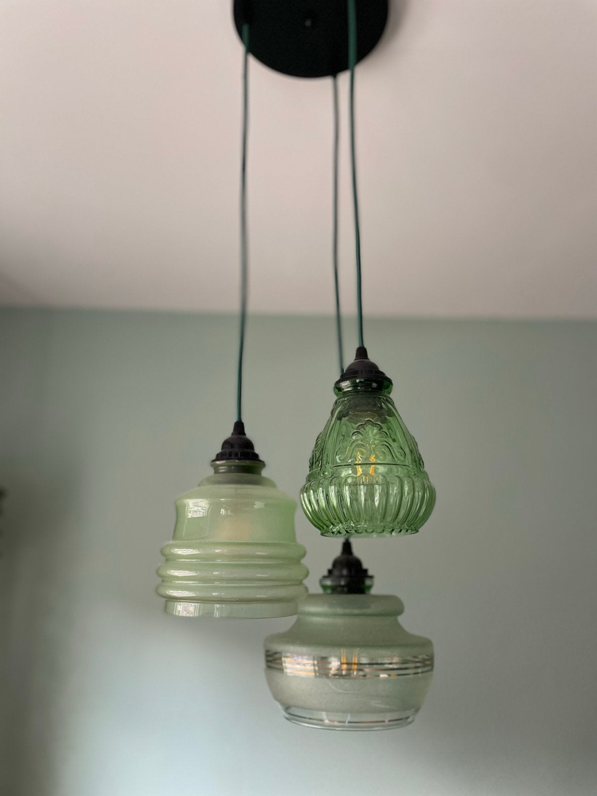Set van 3 vintage groene glazen hanglampen, Ophalen of Verzenden, Gebruikt, Glas, E27 (groot)
