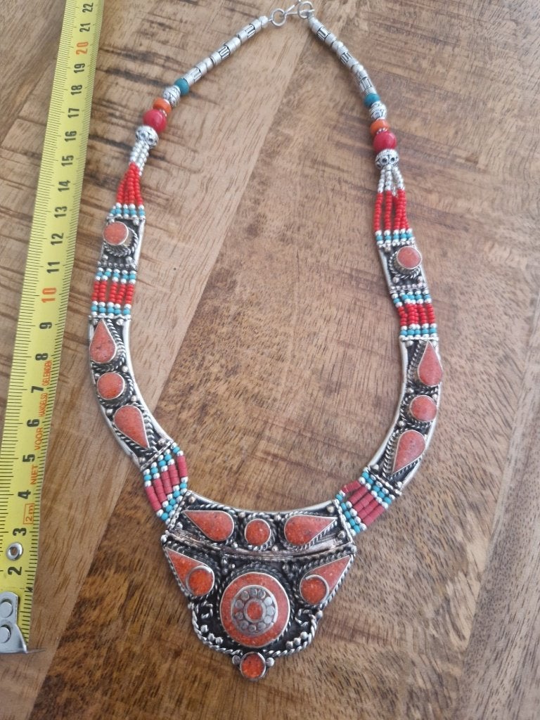 Tibetaanse ketting met koraal., Ophalen of Verzenden, Zilver, Ketting, Met edelsteen