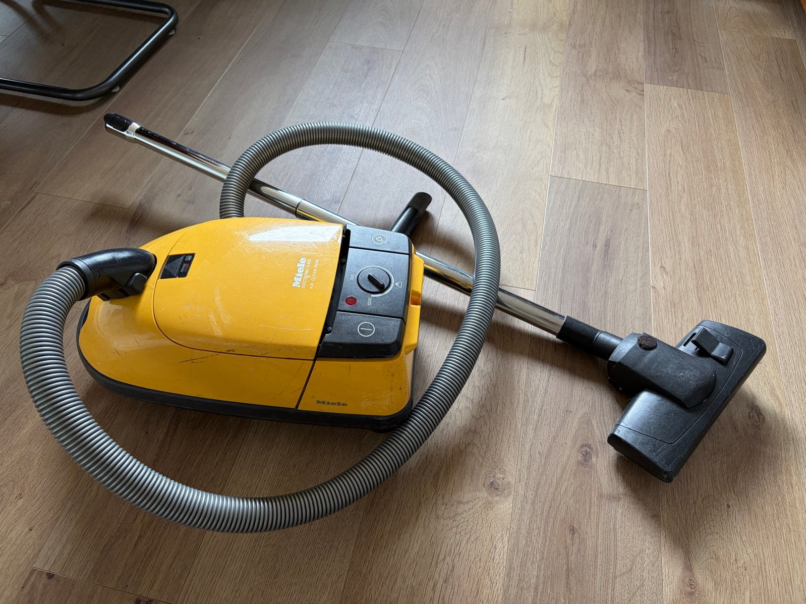 Miele S312i Air Clean Plus stofzuiger met accessoires, Inclusief accessoires, Gebruikt, Miele, Sledestofzuiger