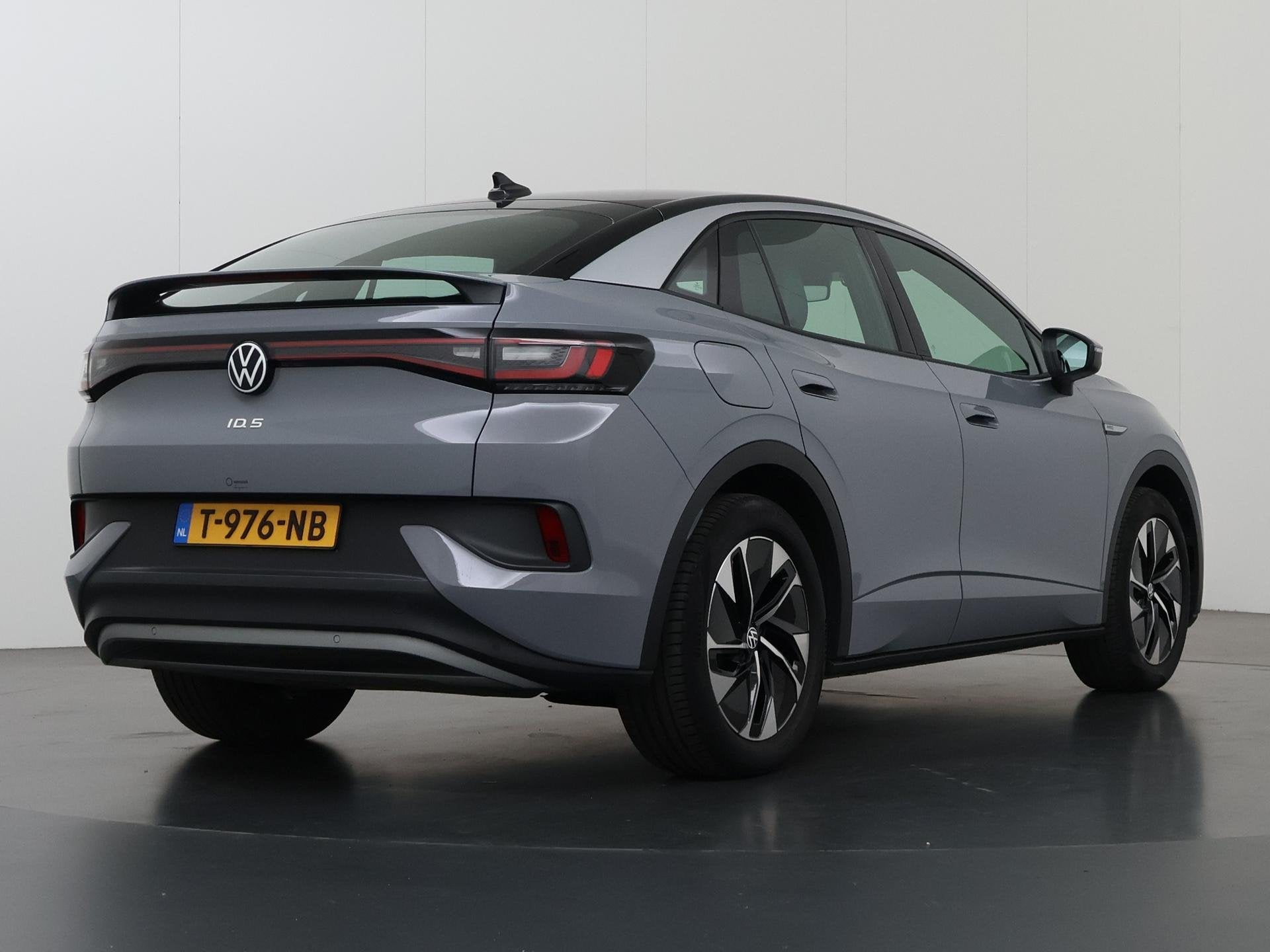 Volkswagen ID.5 Pro 77 kWh | SOH 96,6% | Apple Carplay/Andro, Auto's, Volkswagen, Automaat, 1000 kg, 450 min, Zilver of Grijs