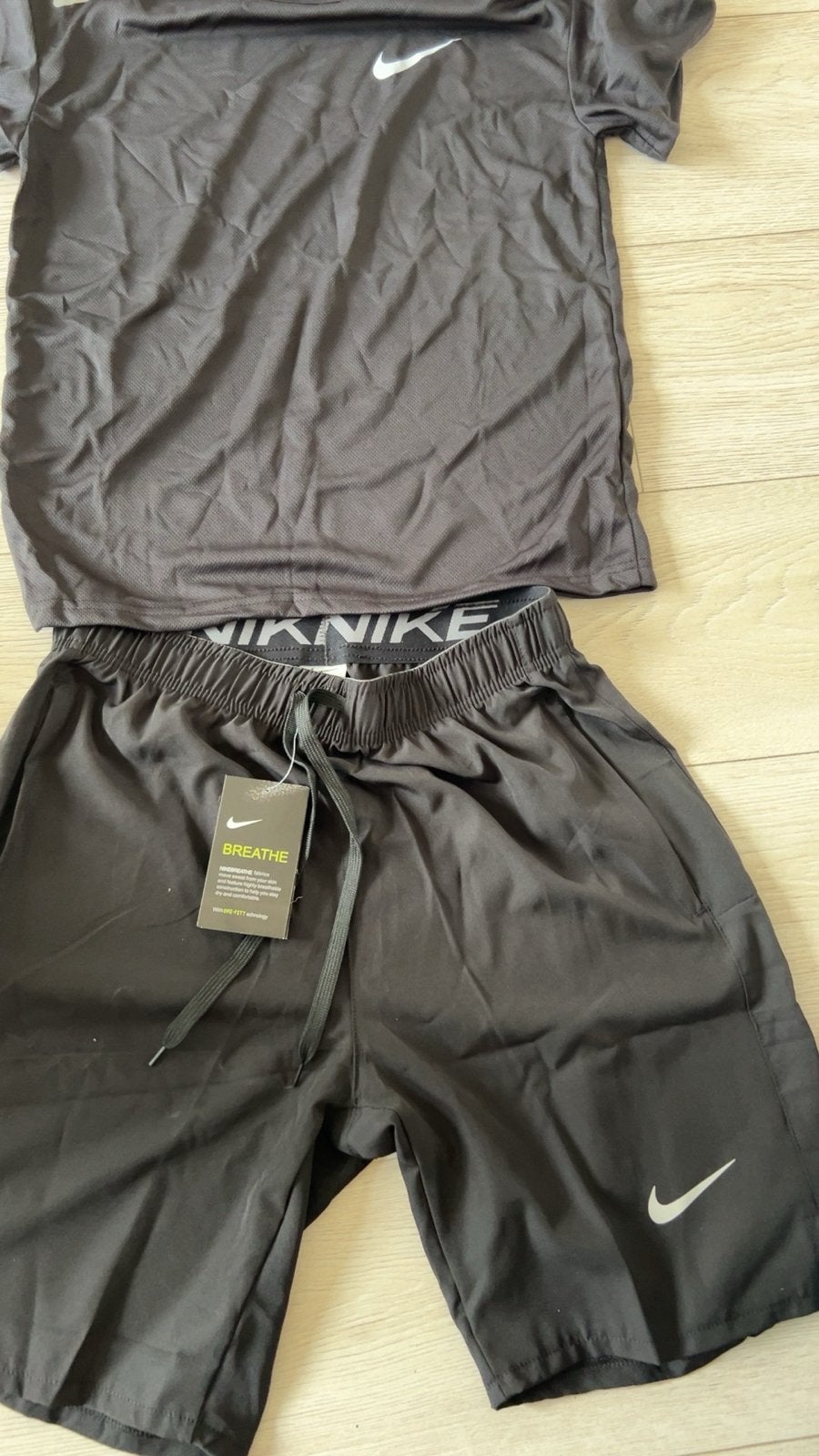 Nike korte sportset - shirt en broek, Fitness, Zwart, Nieuw, Overige maten
