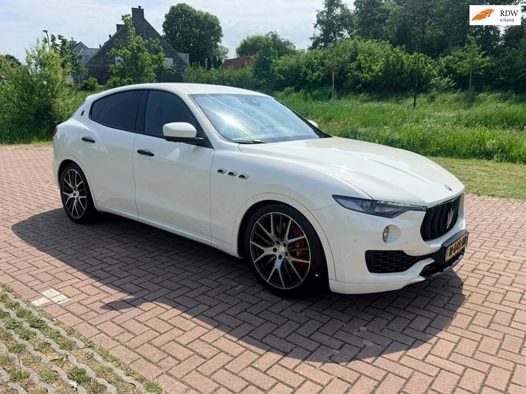 Maserati Levante 3.0 V6 S AWD GranLusso 430pk, Auto's, Maserati, 430 pk, Gebruikt, 138 €/maand, 2084 kg