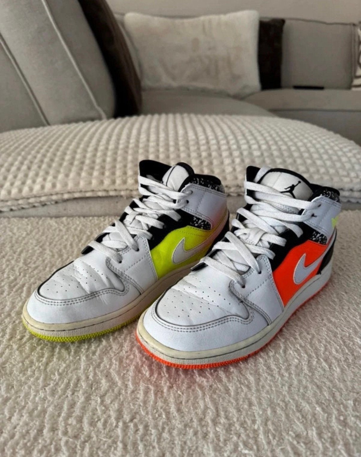 Nike jordan mid 1, Kleding | Dames, Schoenen, Ophalen, Gedragen, Wit, Sneakers of Gympen