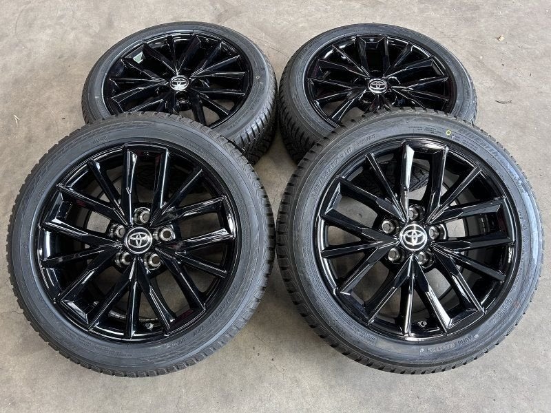 17 inch originele velgen + winterbanden Toyota Corolla Auris