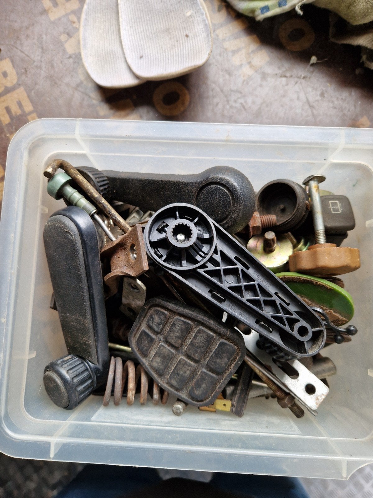 Volkswagen golf 1 en 2 boutjes en moertjes kleinmateriaal, Ophalen of Verzenden, Gebruikt, Volkswagen