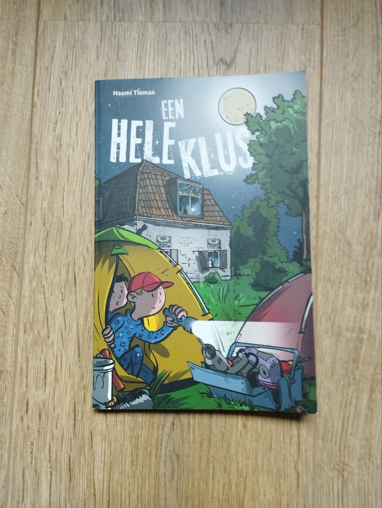 Een Hele Klus - Naomi Tieman (Kinderboek), Ophalen of Verzenden, Zo goed als nieuw, Naomi Tieman, Fictie algemeen