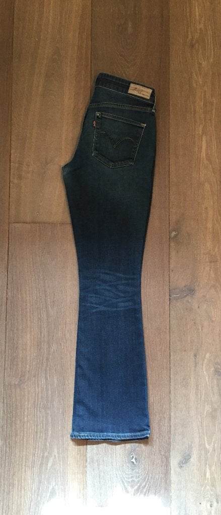 ZGAN: Levis blauwe jeans met wijde/flared pijpen mt 28, Blauw, Ophalen of Verzenden, Zo goed als nieuw, W28 - W29 (confectie 36)