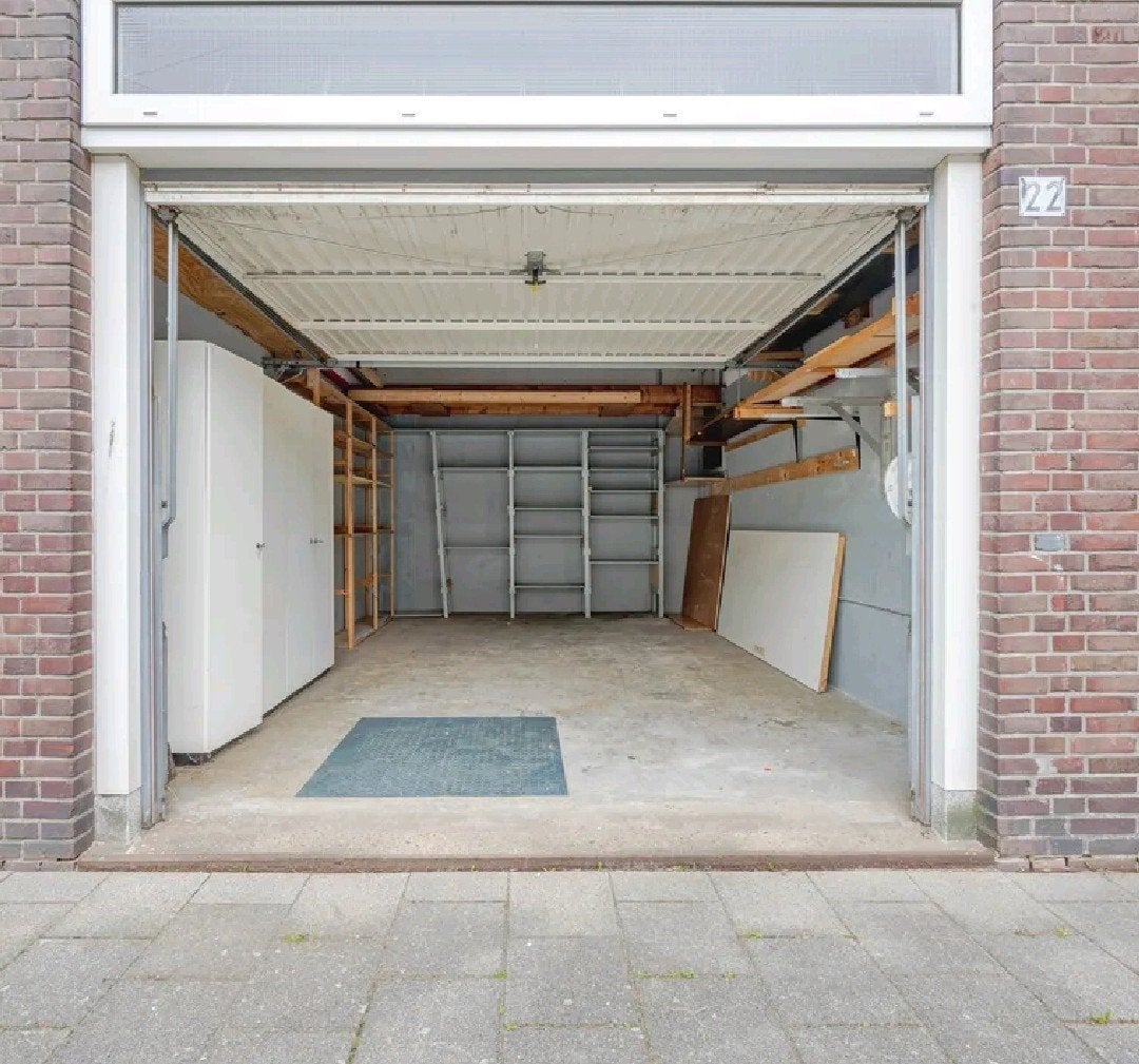TE HUUR: RUIME GARAGEBOX IN ROTTERDAM-ZUID SLINGE, Auto diversen, Autostallingen en Garages
