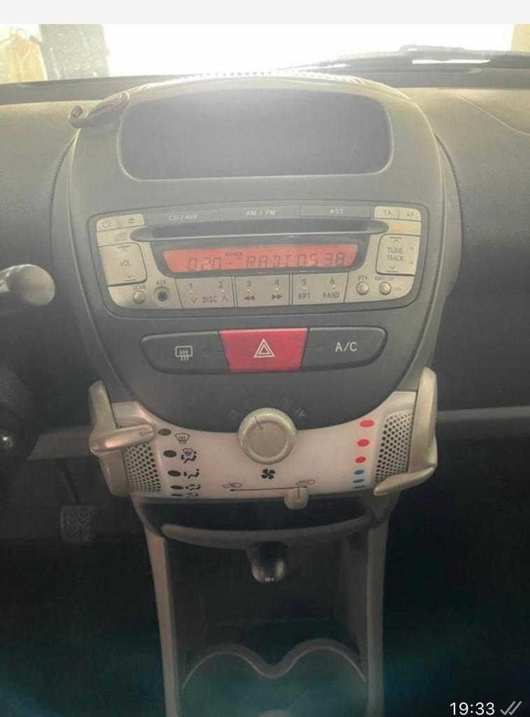 Peugeot 107 1.0 12V E-vti 68PK 3DR 2011 Geel, Voorwielaandrijving, 4 stoelen, 68 pk, Handgeschakeld