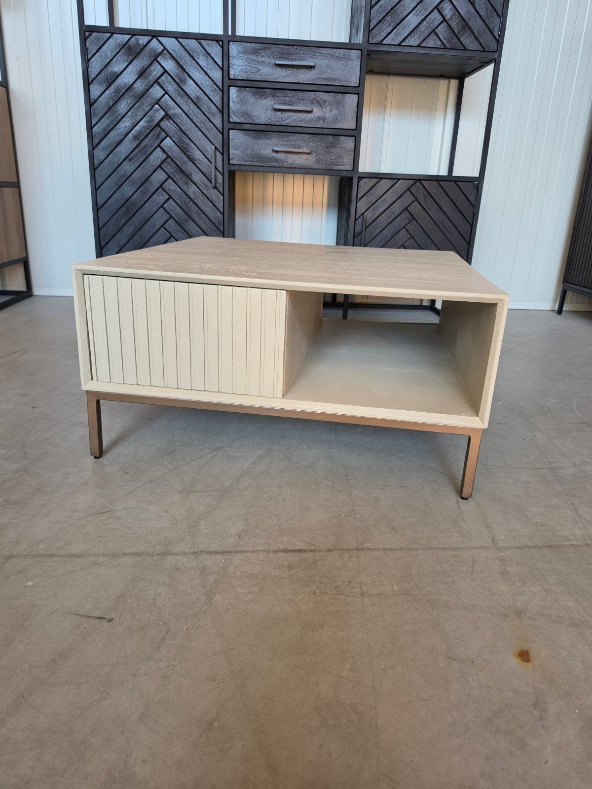 Vierkante Salontafel Madison Sand 80cm met Bronzen Onderstel, Overige houtsoorten, Madison, Vierkant, Zo goed als nieuw