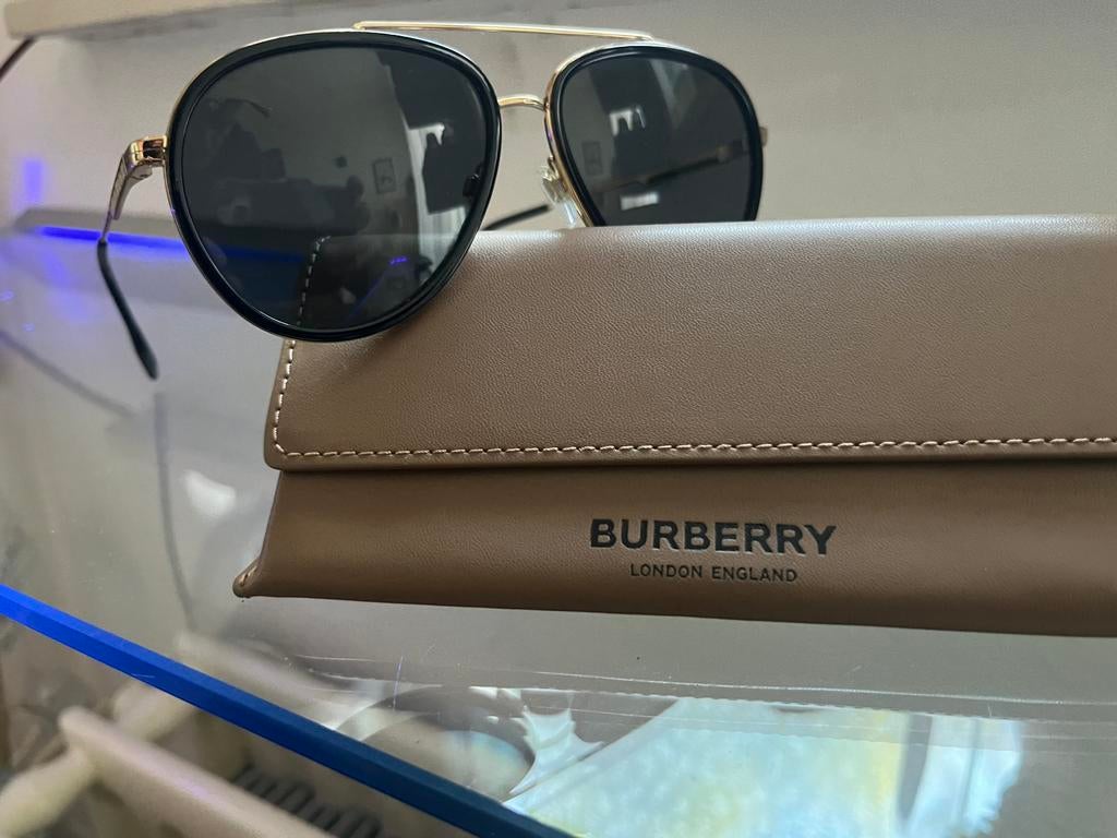 Burberry zonnebril, Ophalen of Verzenden, Zo goed als nieuw, Zonnebril, Overige merken