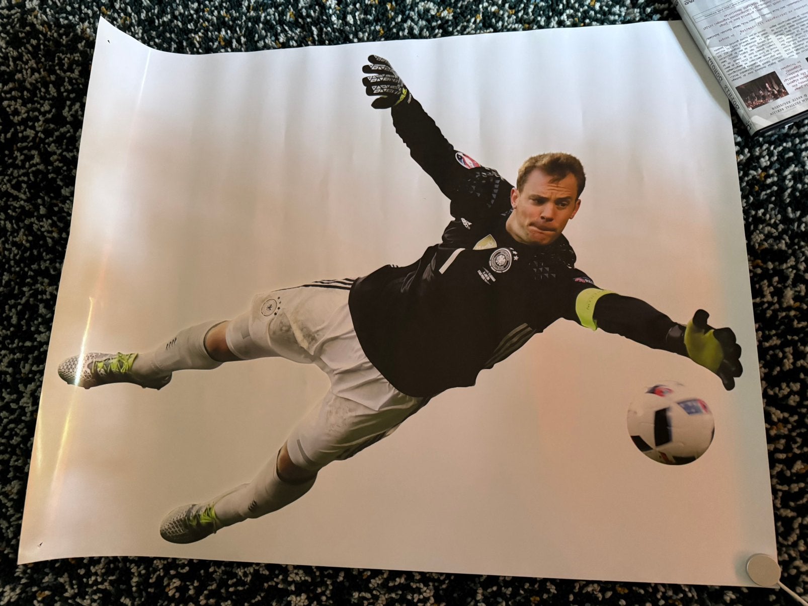 Gratis grote poster keeper Manuel Neuer, Verzamelen, Sportartikelen en Voetbal, Ophalen, Zo goed als nieuw, Buitenlandse clubs