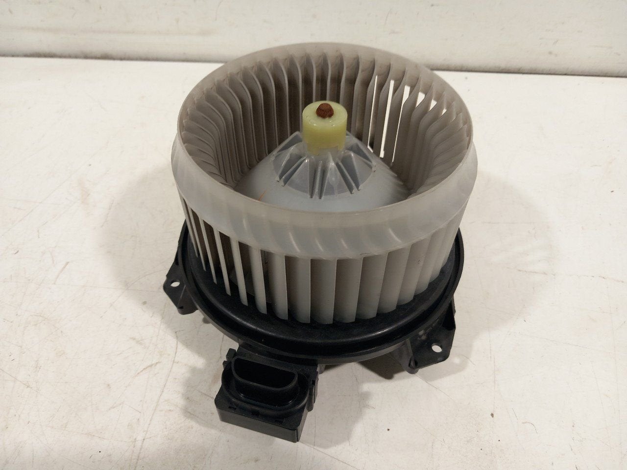 Kachel ventilator motor Suzuki Swift, Onderdelen@venauto.nl, Van der Ven Autorecycling B.V., Gebruikt, Ettenseweg 76, 4706 PB Roosendaal, The Netherlands