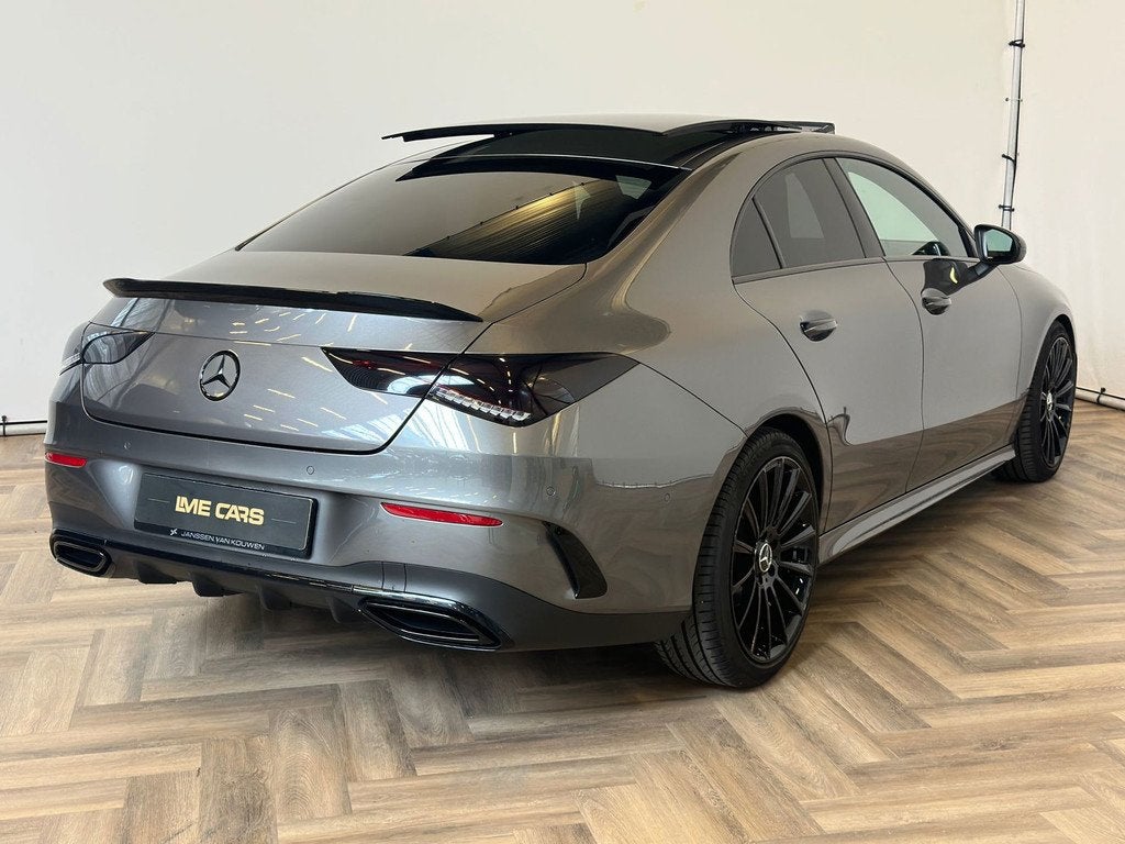 Mercedes-Benz CLA-klasse 180 Business Solution AMG|PANO|AMG|, Auto's, CLA, Gebruikt, 4 cilinders, Automatische klimaatregeling