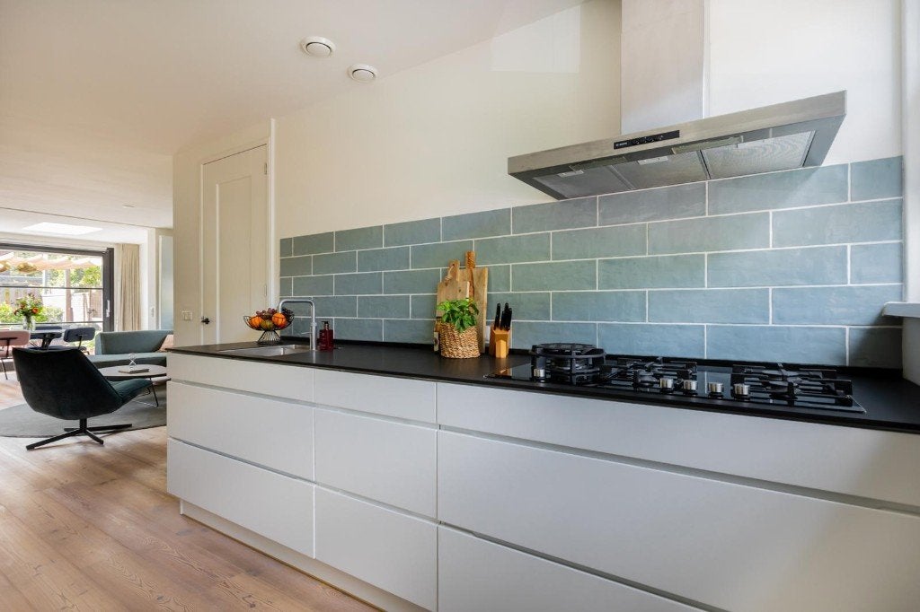 LUXE MAT WITTE KEUKEN | BOSCH | KERAMIEK GEDEMONTEERD, Wit, Dubbelwandige keuken, Ophalen of Verzenden, Zo goed als nieuw