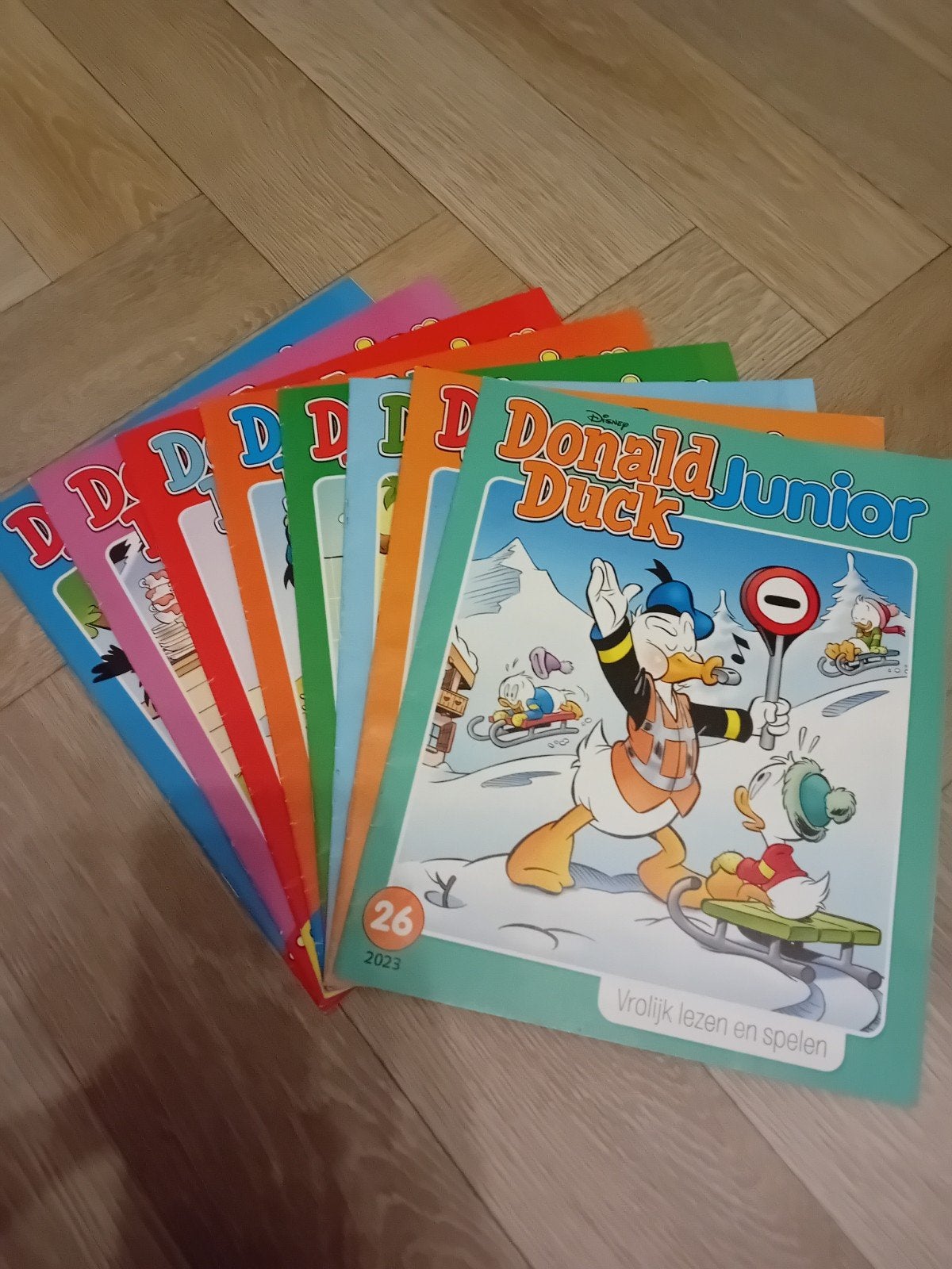 8x Donald Duck Junior ideaal voor beginnende lezers!, Gelezen, Europa, Ophalen of Verzenden, Meerdere comics