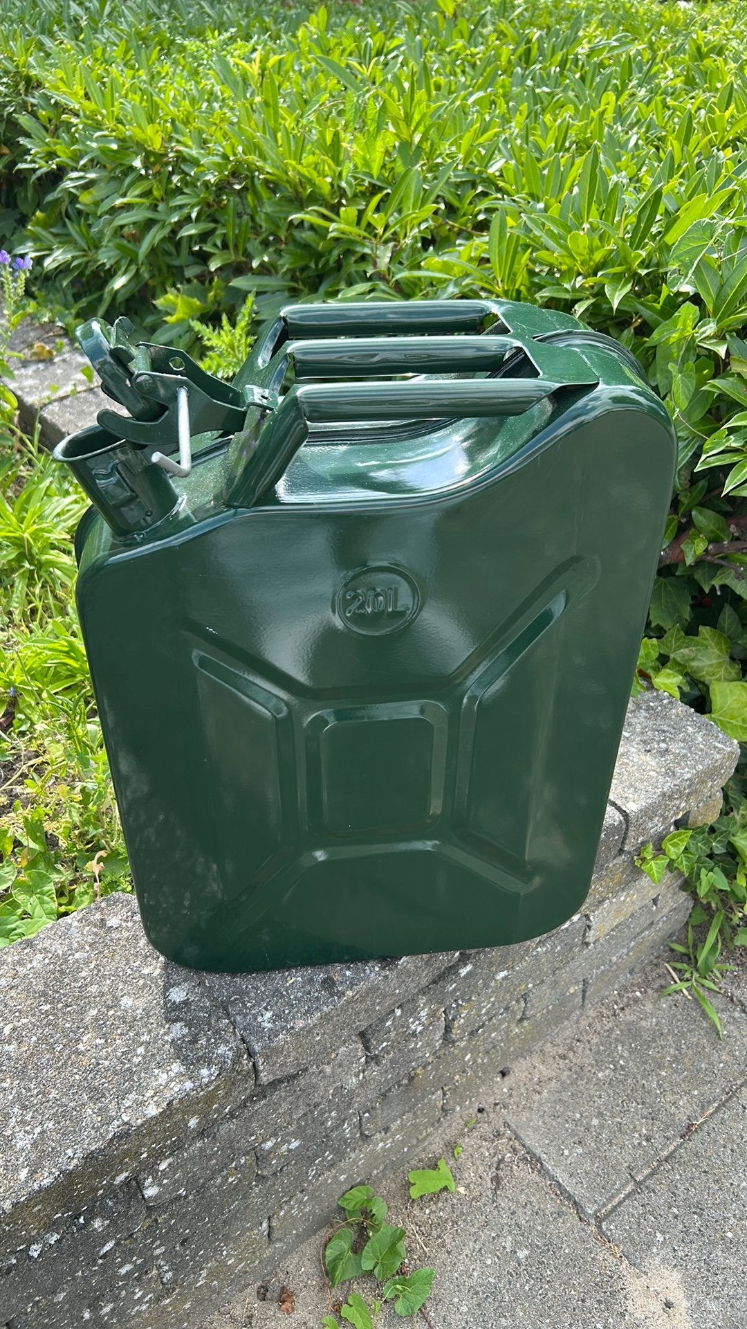 Praktisch nieuwe benzine jerrycan 20L, Auto diversen, Ophalen, Zo goed als nieuw