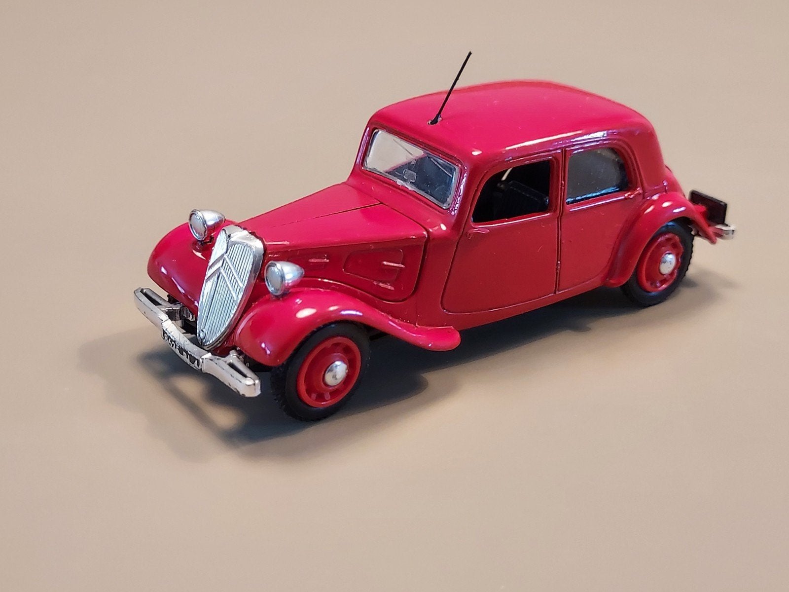Citroën Traction Avant 11Bl   1:43 Eligor Aangepast., Hobby en Vrije tijd, Modelauto's | 1:43, Gebruikt, Auto, Overige merken